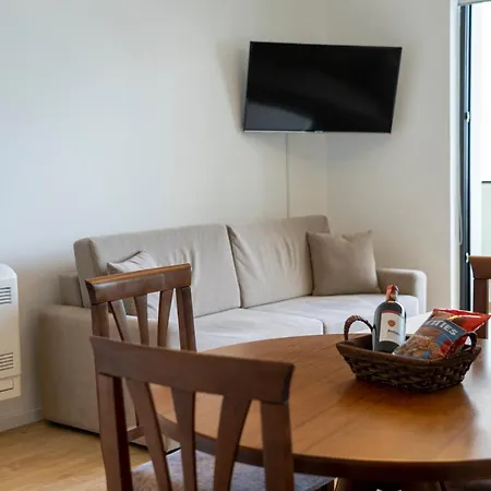 Golden - Front Luxury Apartment