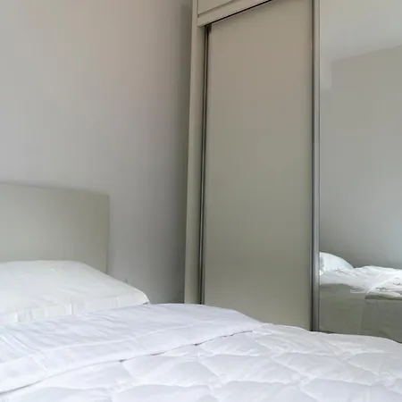 Golden - Front Luxury Apartment Sarande