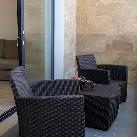 Golden - Front Luxury Apartment *