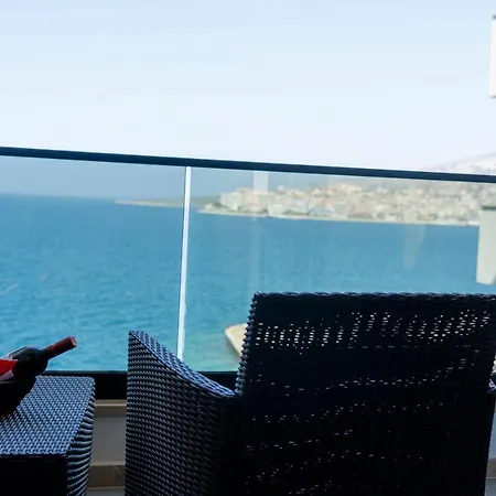 Golden - Front Luxury Apartment Sarande