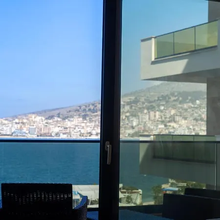 Golden - Front Luxury Apartment